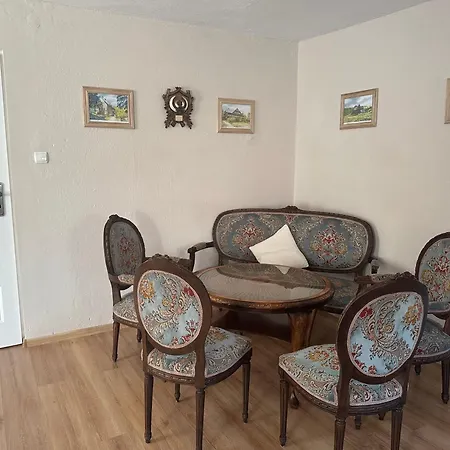 Dom Pod Debem Nyaraló Konradów